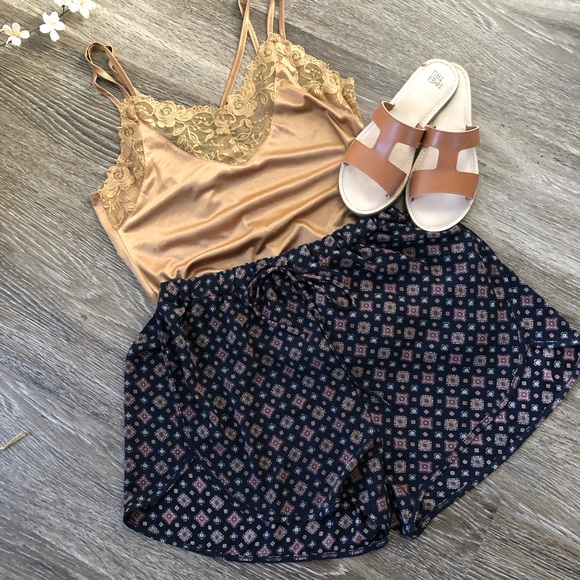 Boho sheer open front shorts M - Picture 2 of 3